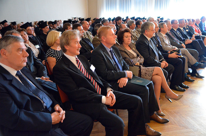 Vivat Academia, vivat Profesores!