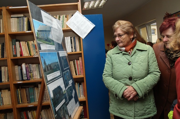 Wypożyczą książki w dawnym chlewiku ZDJĘCIA