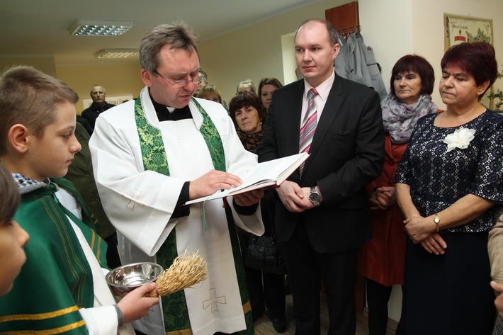Wypożyczą książki w dawnym chlewiku ZDJĘCIA