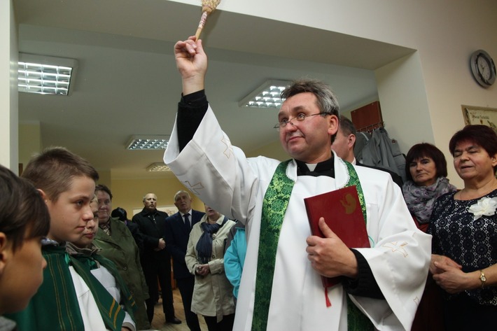 Wypożyczą książki w dawnym chlewiku ZDJĘCIA