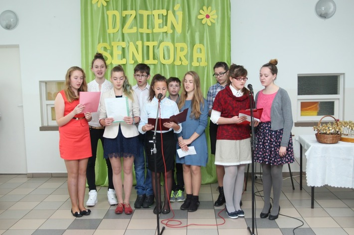 Seniorzy świętowali w szkole ZDJĘCIA