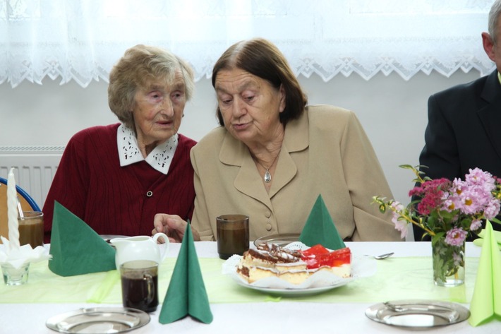 Seniorzy świętowali w szkole ZDJĘCIA