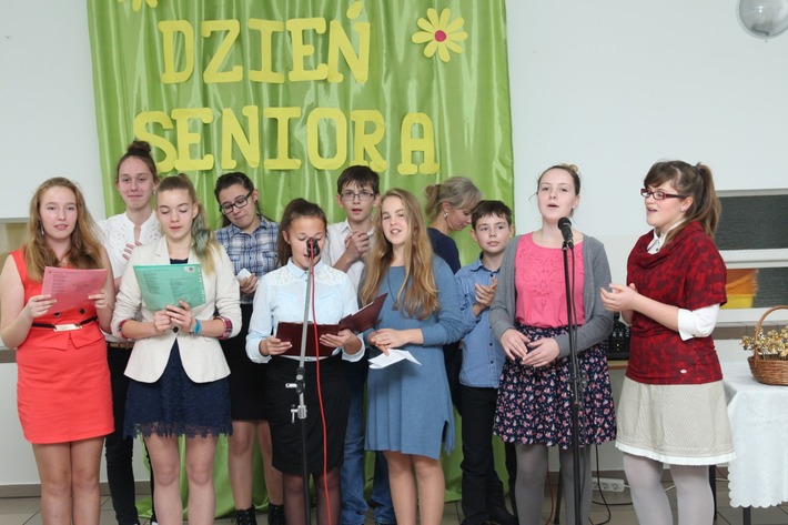 Seniorzy świętowali w szkole ZDJĘCIA