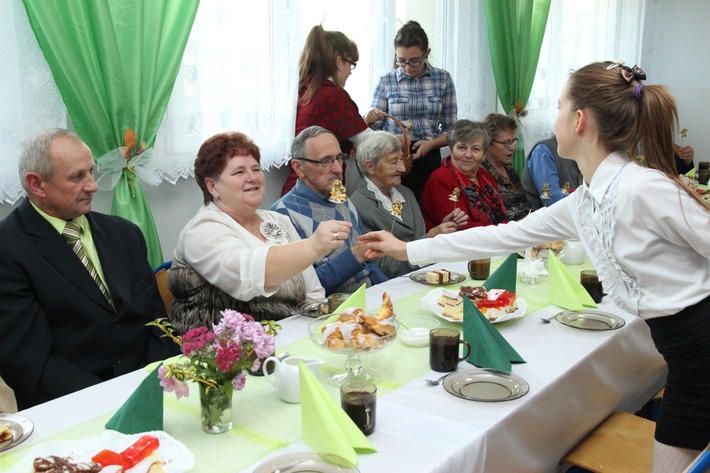 Seniorzy świętowali w szkole ZDJĘCIA