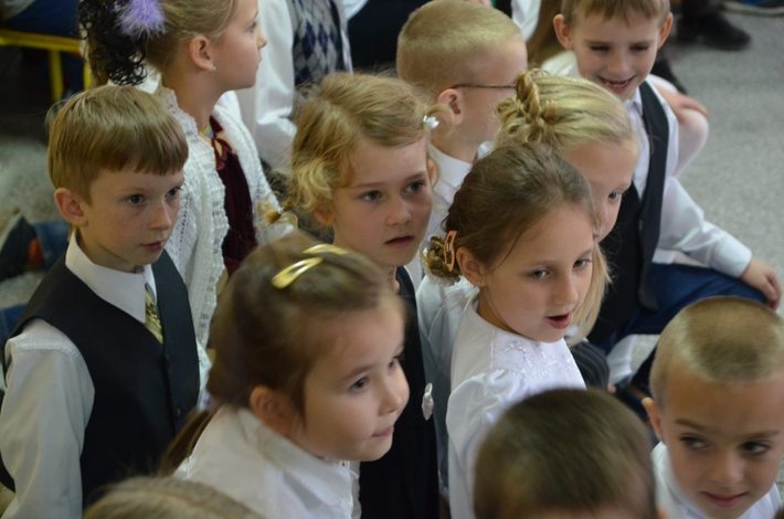 By wyrosnąć na mądrych i uczciwych ludzi GALERIA