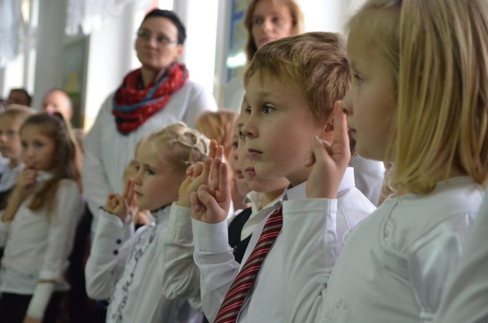 By wyrosnąć na mądrych i uczciwych ludzi GALERIA