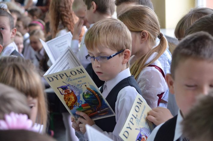By wyrosnąć na mądrych i uczciwych ludzi GALERIA