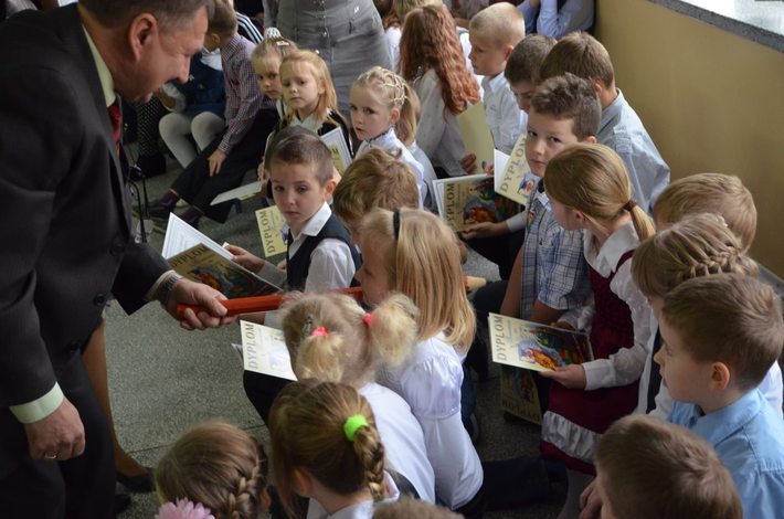 By wyrosnąć na mądrych i uczciwych ludzi GALERIA