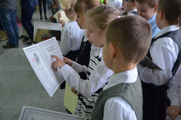 By wyrosnąć na mądrych i uczciwych ludzi GALERIA