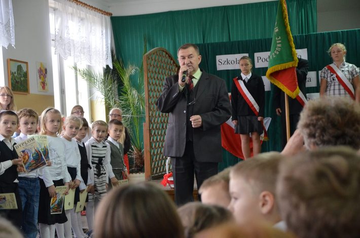 By wyrosnąć na mądrych i uczciwych ludzi GALERIA