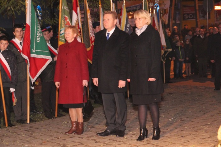 Świętowali niepodległość po zmierzchu ZDJĘCIA