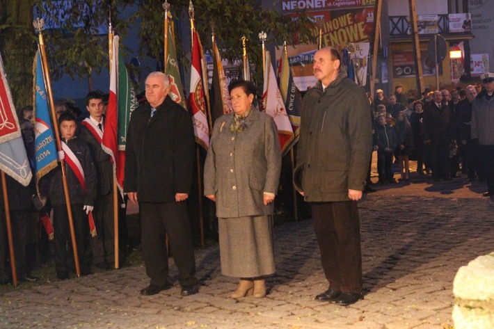 Świętowali niepodległość po zmierzchu ZDJĘCIA