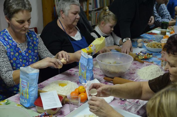 GOSTYCYN: Z pierogami do... biblioteki  ZDJECIA