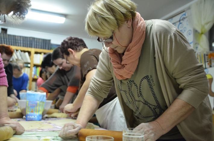 GOSTYCYN: Z pierogami do... biblioteki  ZDJECIA