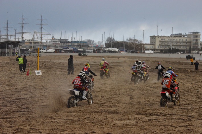 Cekcynianie na Gdynia Beach Race - ZDJĘCIA, FILM