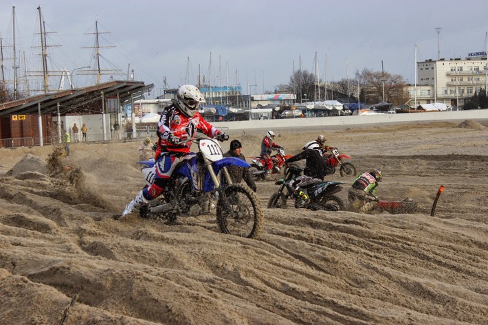 Cekcynianie na Gdynia Beach Race - ZDJĘCIA, FILM