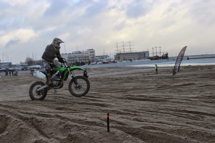 Cekcynianie na Gdynia Beach Race - ZDJĘCIA, FILM