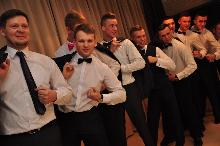 Studniówka ZSLiT, czyli taniec i... kabaret - ZDJĘCIA