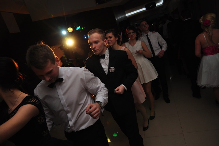 Studniówka ZSLiT, czyli taniec i... kabaret - ZDJĘCIA