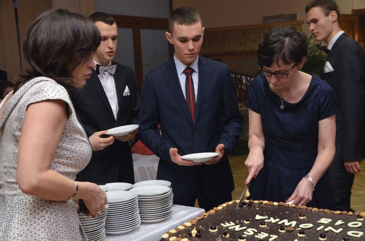 Studniówka Technikum Leśnego w Tucholi ZDJĘCIA