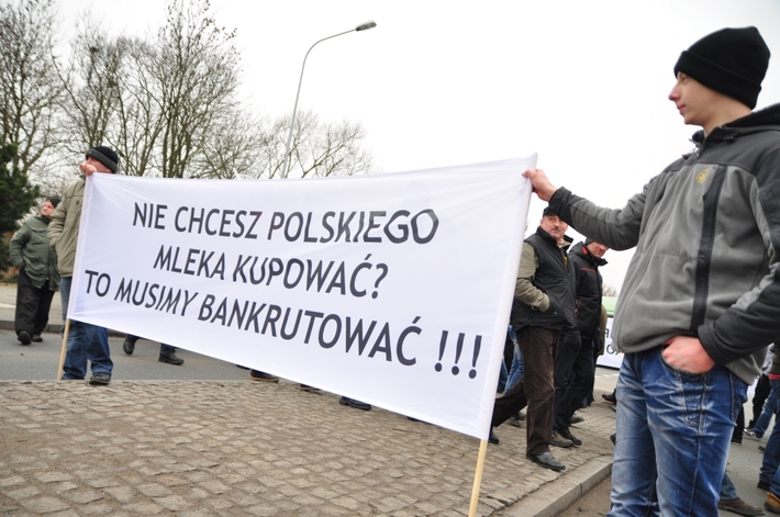 ZDJĘCIA i AKTUALIZACJA - Blokada rolnicza na drodze Tuchola-Chojnice