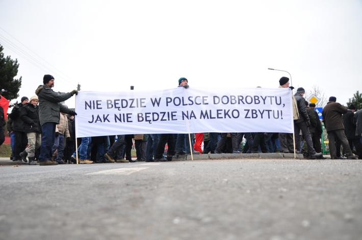ZDJĘCIA i AKTUALIZACJA - Blokada rolnicza na drodze Tuchola-Chojnice