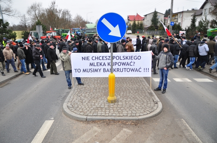 ZDJĘCIA i AKTUALIZACJA - Blokada rolnicza na drodze Tuchola-Chojnice