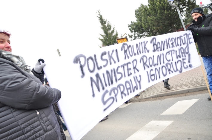 ZDJĘCIA i AKTUALIZACJA - Blokada rolnicza na drodze Tuchola-Chojnice
