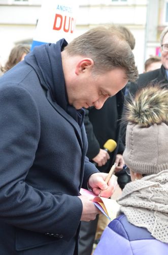 Andrzej Duda witał się z mieszkańcami Tucholi - ZDJĘCIA, FILM