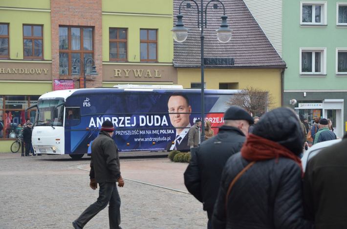 Andrzej Duda witał się z mieszkańcami Tucholi - ZDJĘCIA, FILM