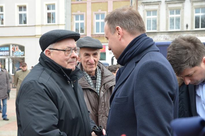 Andrzej Duda witał się z mieszkańcami Tucholi - ZDJĘCIA, FILM