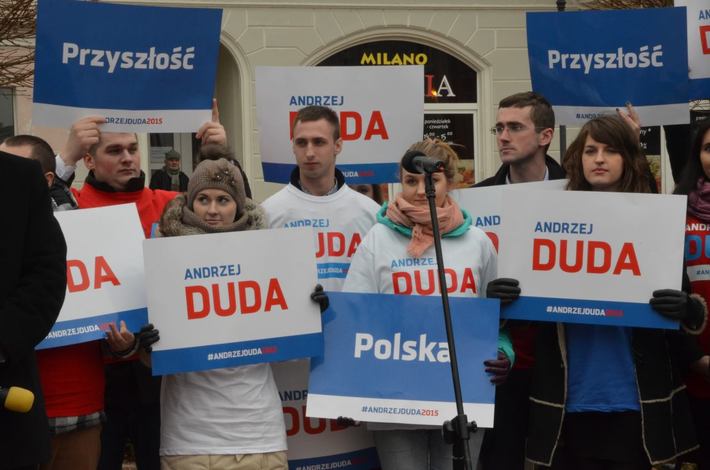Andrzej Duda witał się z mieszkańcami Tucholi - ZDJĘCIA, FILM