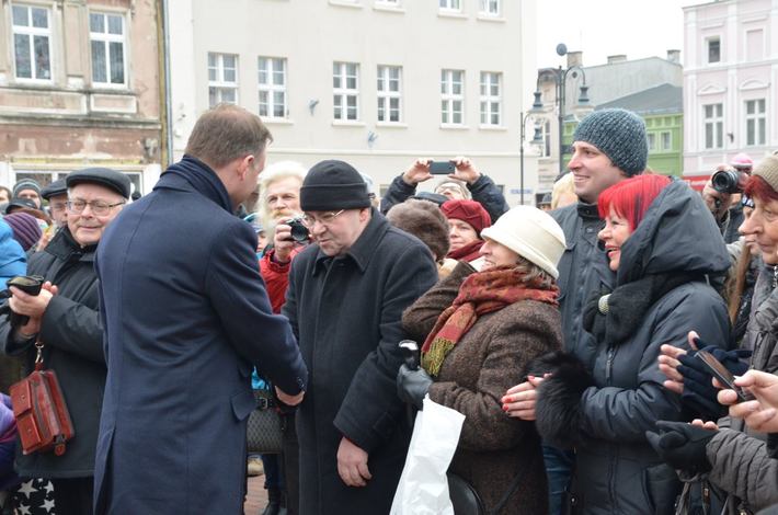 Andrzej Duda witał się z mieszkańcami Tucholi - ZDJĘCIA, FILM