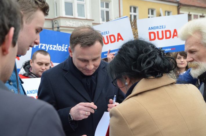 Andrzej Duda witał się z mieszkańcami Tucholi - ZDJĘCIA, FILM