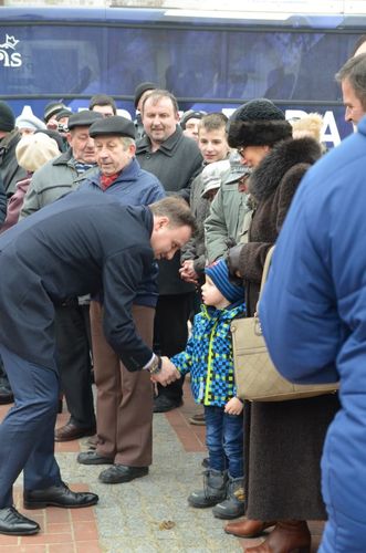 Andrzej Duda witał się z mieszkańcami Tucholi - ZDJĘCIA, FILM