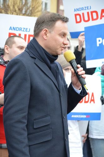 Andrzej Duda witał się z mieszkańcami Tucholi - ZDJĘCIA, FILM