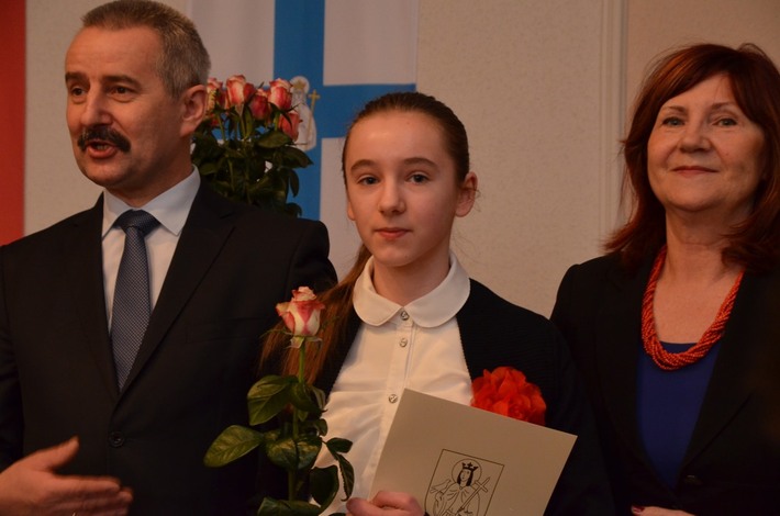 Tuchola: Tadeusz Kowalski przekazał stypendia - ZDJĘCIA