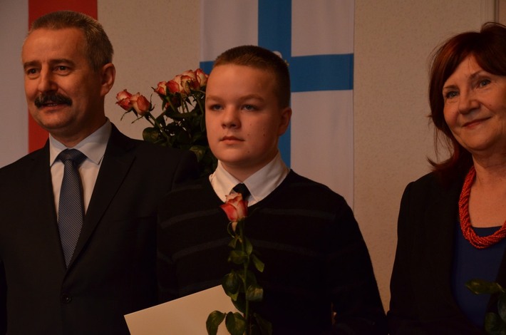 Tuchola: Tadeusz Kowalski przekazał stypendia - ZDJĘCIA
