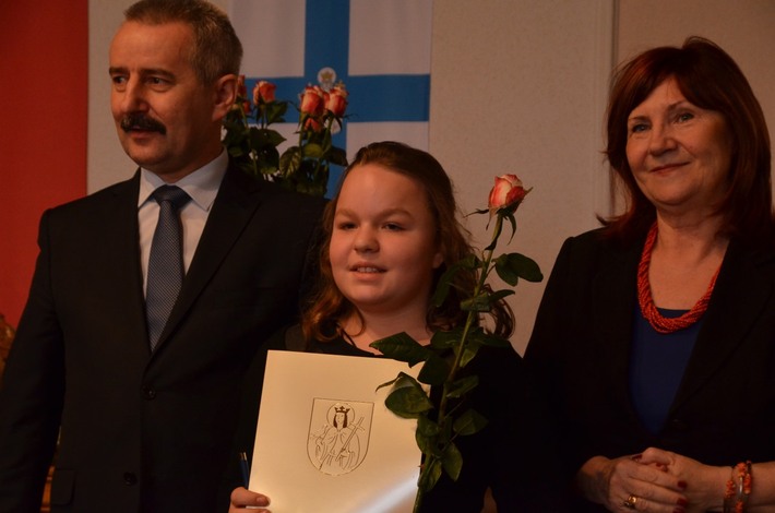 Tuchola: Tadeusz Kowalski przekazał stypendia - ZDJĘCIA