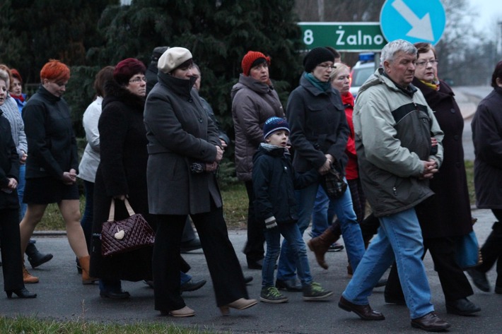 Kęsowo: Droga krzyżowa ulicami wsi - ZDJĘCIA