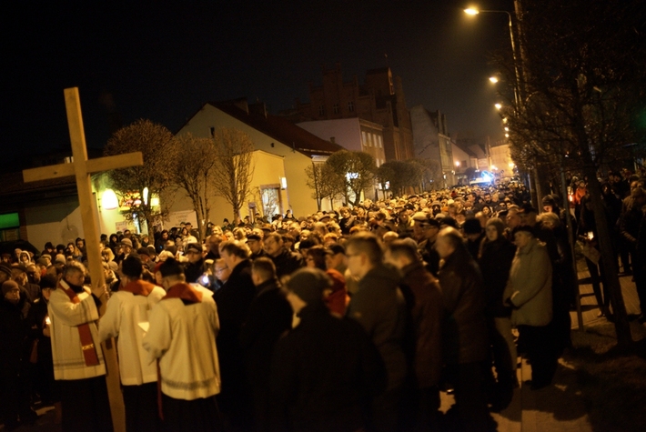Droga krzyżowa w Tucholi - ZDJĘCIA