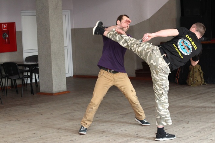 Śliwice: Pokaz krav magi w GOK - FILM, ZDJĘCIA