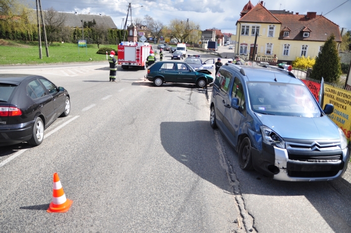 Tuchola: Zderzenie na skrzyżowaniu Chojnickiej i Czerskiej - ZDJĘCIA