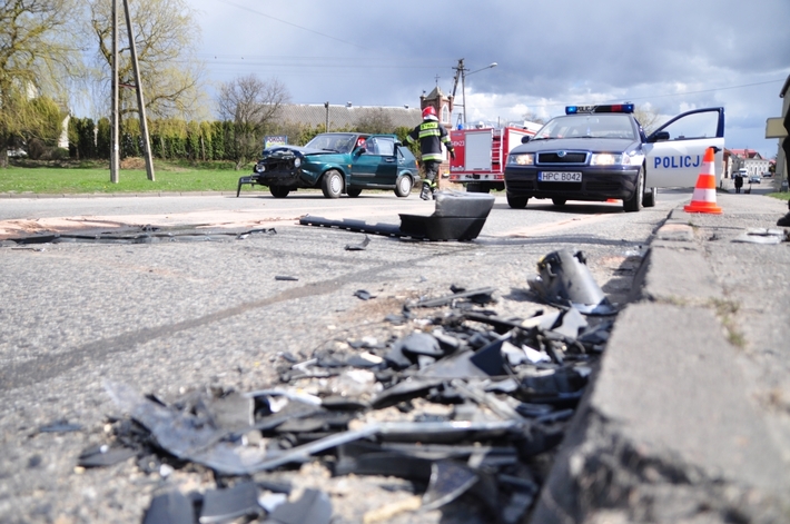 Tuchola: Zderzenie na skrzyżowaniu Chojnickiej i Czerskiej - ZDJĘCIA