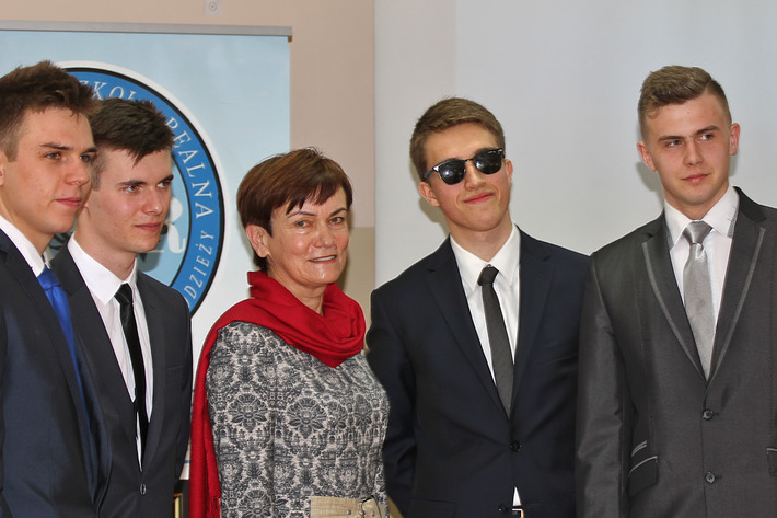 Tucholska Szkoła Realna żegna maturzystów - ZDJĘCIA