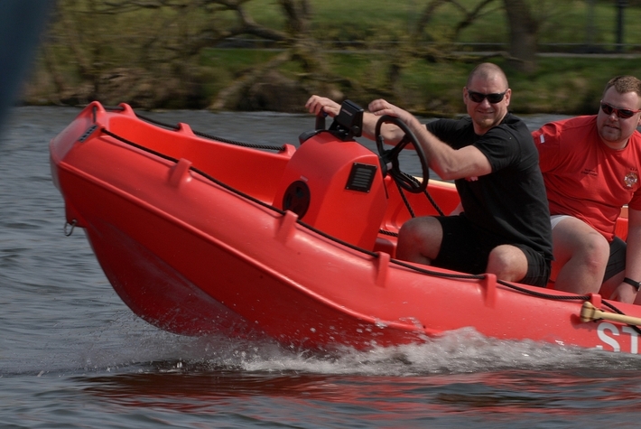 Manewry na cekcyńskim jeziorze - ZDJĘCIA