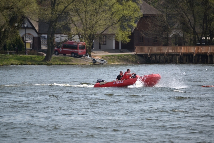 Manewry na cekcyńskim jeziorze - ZDJĘCIA