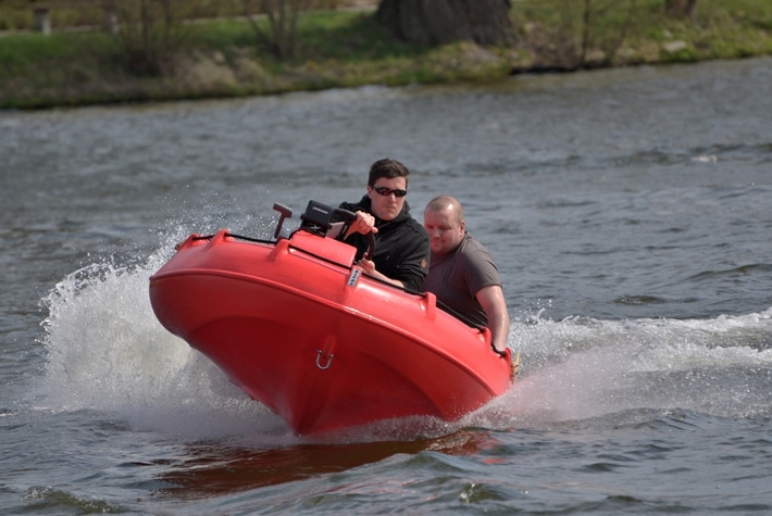 Manewry na cekcyńskim jeziorze - ZDJĘCIA