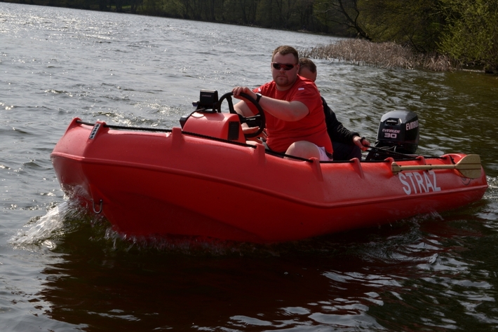 Manewry na cekcyńskim jeziorze - ZDJĘCIA