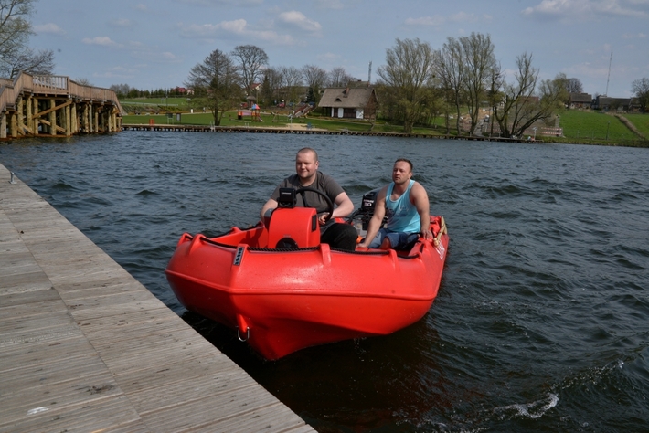 Manewry na cekcyńskim jeziorze - ZDJĘCIA